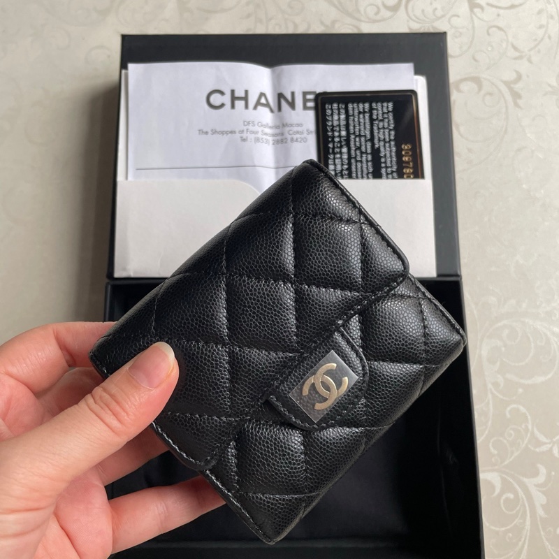 Chanel黑金荔枝皮短夾-1