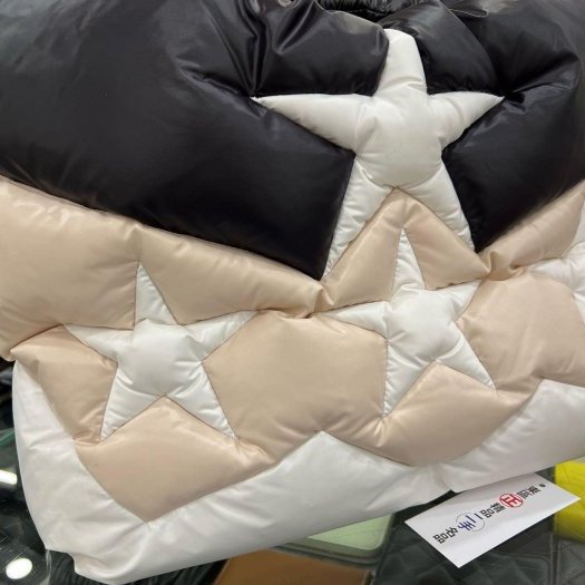 東區正精品㊣MIU MIU 5BG240 黑白色星星尼龍空氣包手提包 RZ6147-4