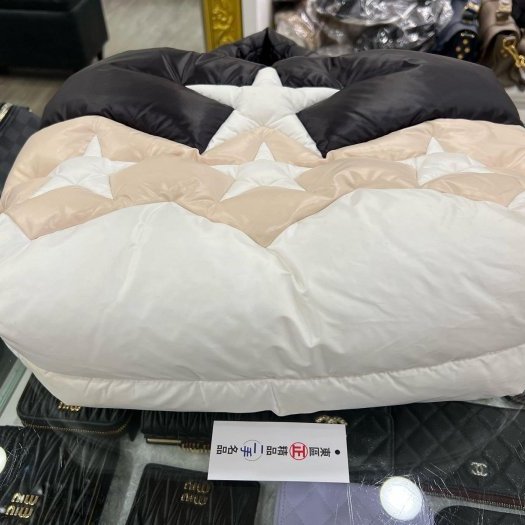 東區正精品㊣MIU MIU 5BG240 黑白色星星尼龍空氣包手提包 RZ6147-6