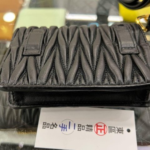 東區正精品㊣MIU MIU 黑色全皮皺褶金字卡片腰包 85CM RZ6148-5