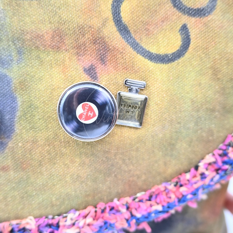 [Pre-owned] Chanel On the Pavements Graffiti Washed Toile Large Multicolor Messenger Bag-29