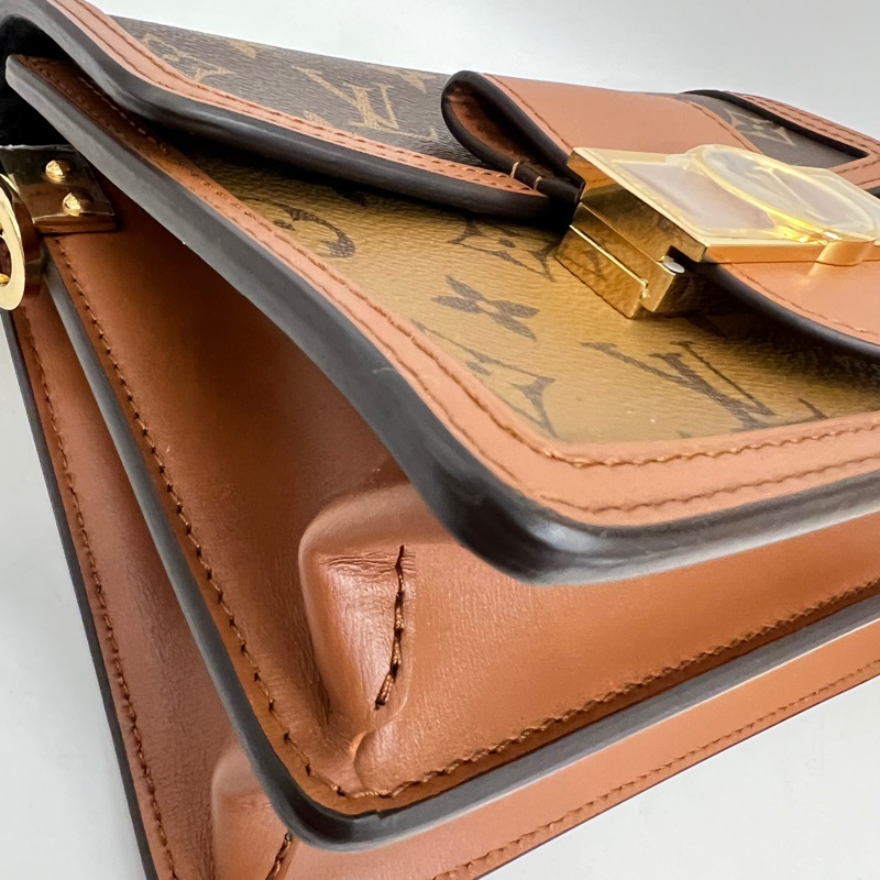 LV 雙色原花金釦Mini Dauph肩斜背包-6