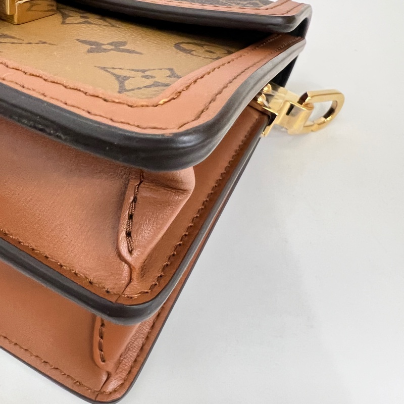 LV 雙色原花金釦Mini Dauph肩斜背包-7