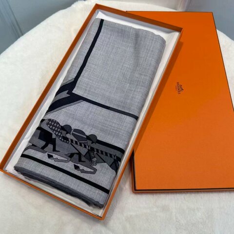 HERMES愛馬仕羊絨圍巾 長方形障礙賽品牌經典印花圖案 灰色 輕柔質感圍脖