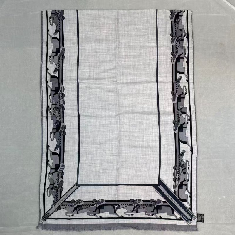 HERMES愛馬仕羊絨圍巾 長方形障礙賽品牌經典印花圖案 灰色 輕柔質感圍脖-1