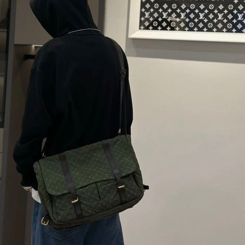 LV 墨綠色 滿印老花logo牛仔丹寧狩獵包手提包單肩包 約42cm