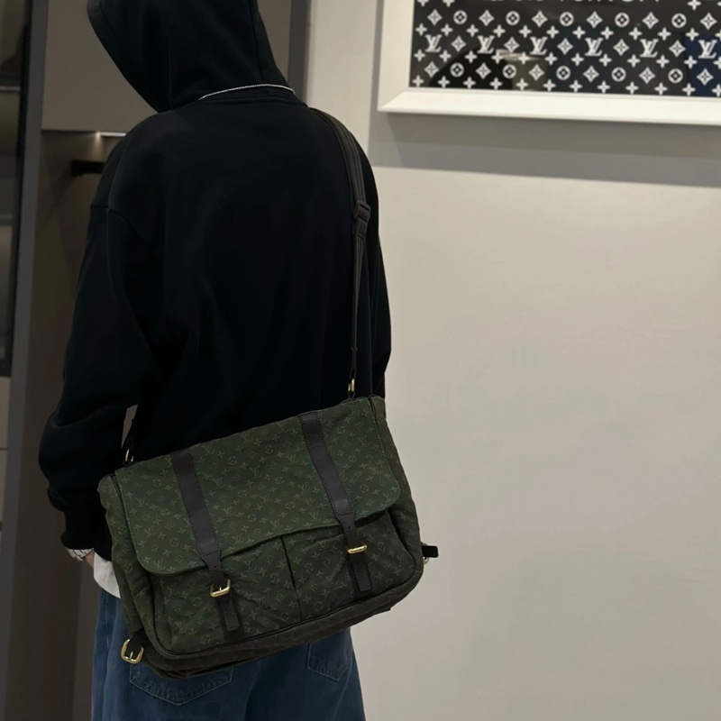 LV 墨綠色 滿印老花logo牛仔丹寧狩獵包手提包單肩包 約42cm-0