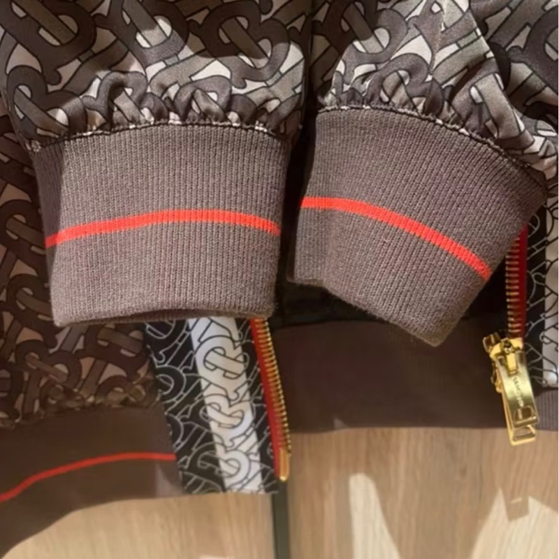 「JL 精品代購」98新 NBA球星Steven 同款 Burberry 滿logo外套-6