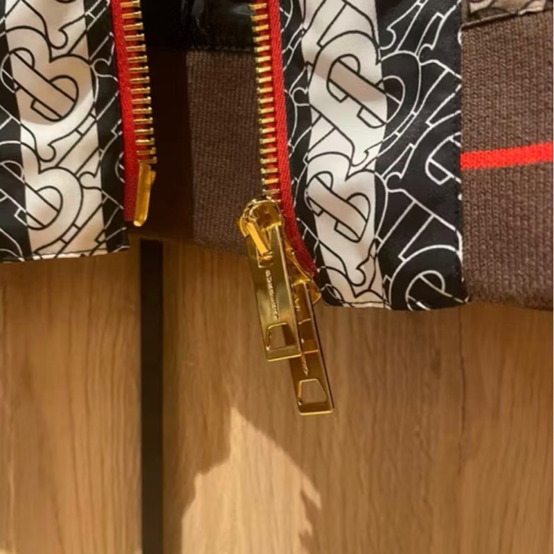 「JL 精品代購」98新 NBA球星Steven 同款 Burberry 滿logo外套-8