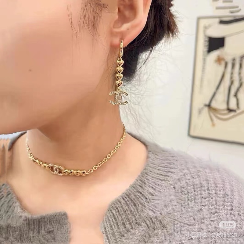 近新閒置✨ 香奈兒高價款重工系列CHANEL 23P愛心串雙Clogo吊墜垂墜長耳環-2