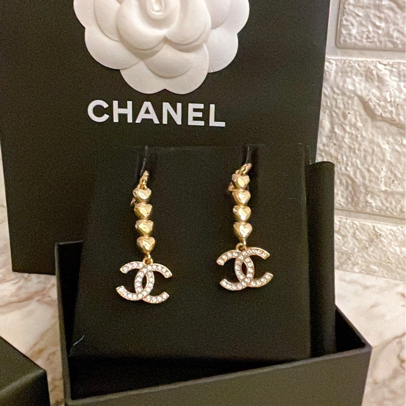 近新閒置✨ 香奈兒高價款重工系列CHANEL 23P愛心串雙Clogo吊墜垂墜長耳環-6