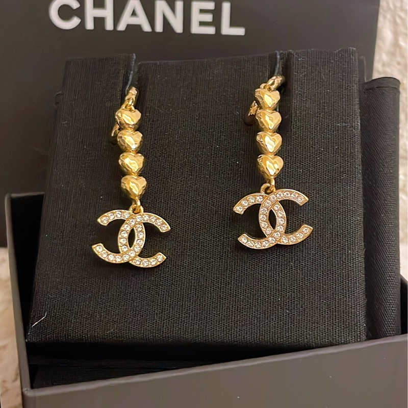 近新閒置✨ 香奈兒高價款重工系列CHANEL 23P愛心串雙Clogo吊墜垂墜長耳環-7