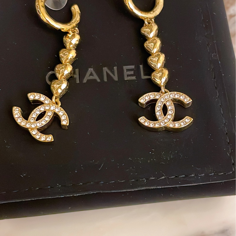 近新閒置✨ 香奈兒高價款重工系列CHANEL 23P愛心串雙Clogo吊墜垂墜長耳環-9