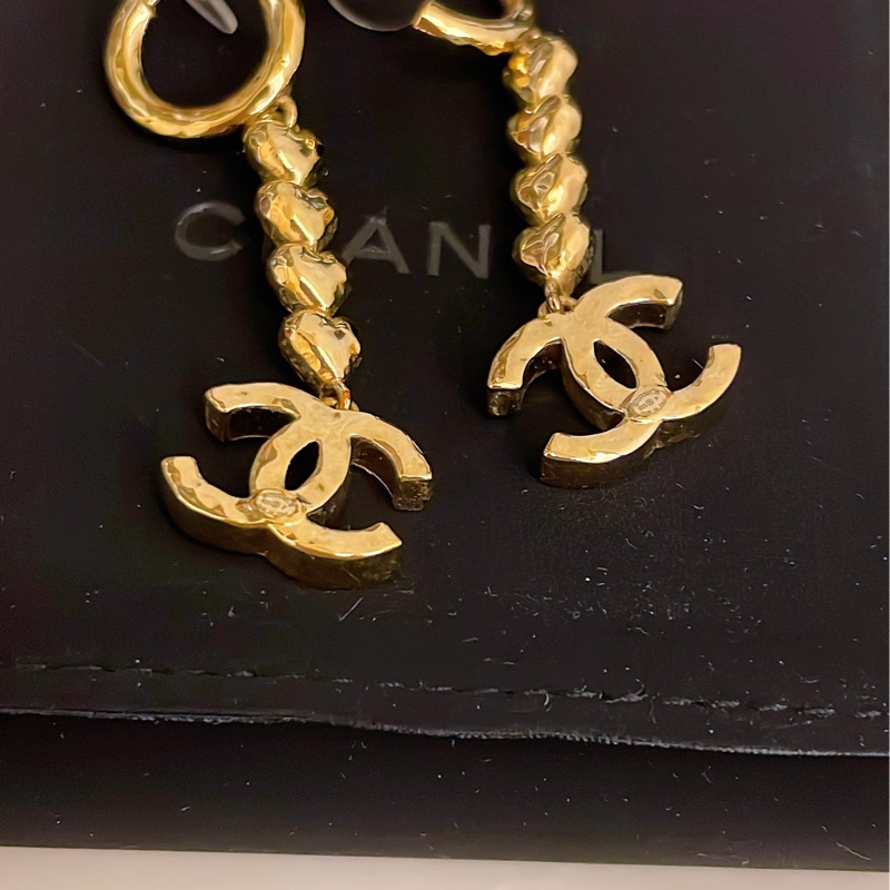 近新閒置✨ 香奈兒高價款重工系列CHANEL 23P愛心串雙Clogo吊墜垂墜長耳環-11