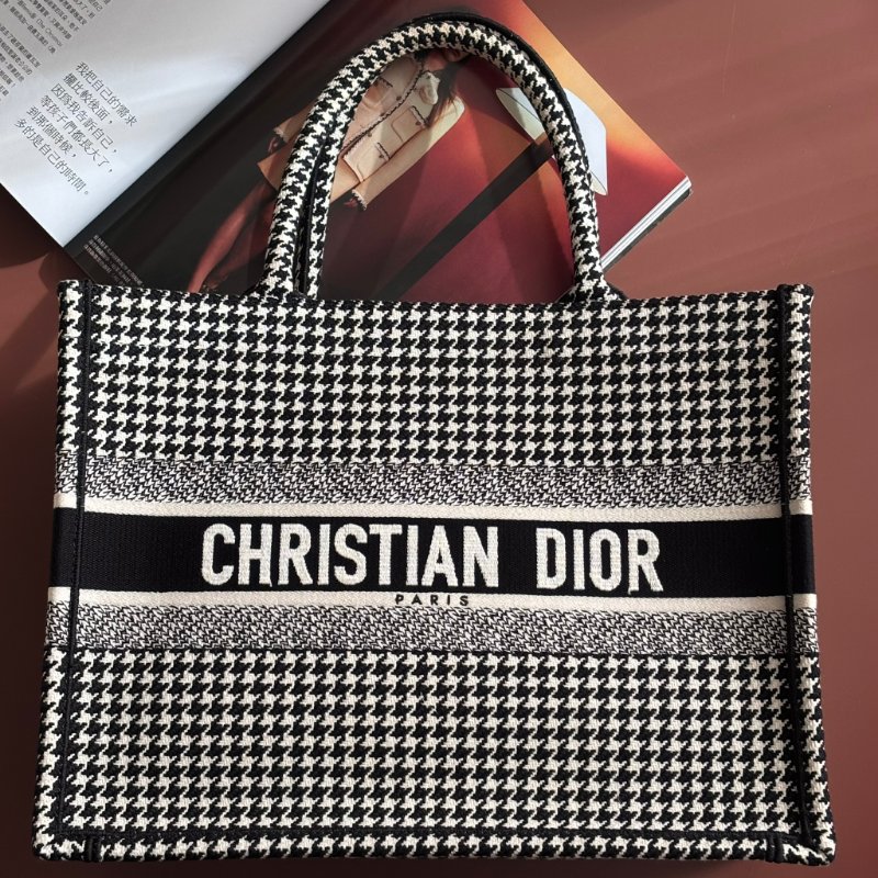 中號 ::Christian Dior:: Dior Book Tote 黑/白色千鳥格刺繡托特包 手提肩背包-1