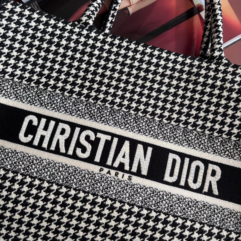 中號 ::Christian Dior:: Dior Book Tote 黑/白色千鳥格刺繡托特包 手提肩背包-3