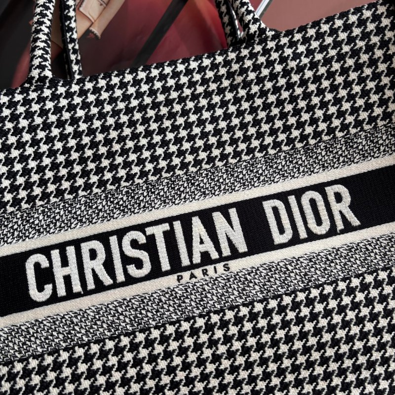 中號 ::Christian Dior:: Dior Book Tote 黑/白色千鳥格刺繡托特包 手提肩背包-4