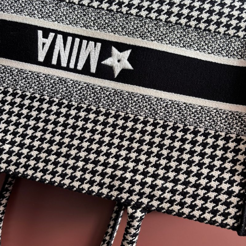 中號 ::Christian Dior:: Dior Book Tote 黑/白色千鳥格刺繡托特包 手提肩背包-6