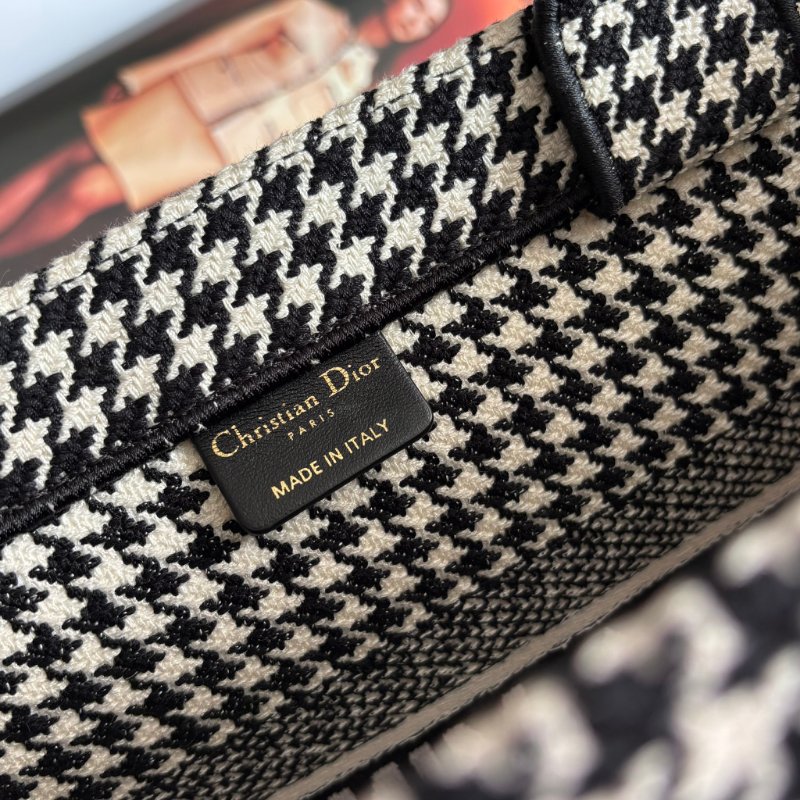 中號 ::Christian Dior:: Dior Book Tote 黑/白色千鳥格刺繡托特包 手提肩背包-8