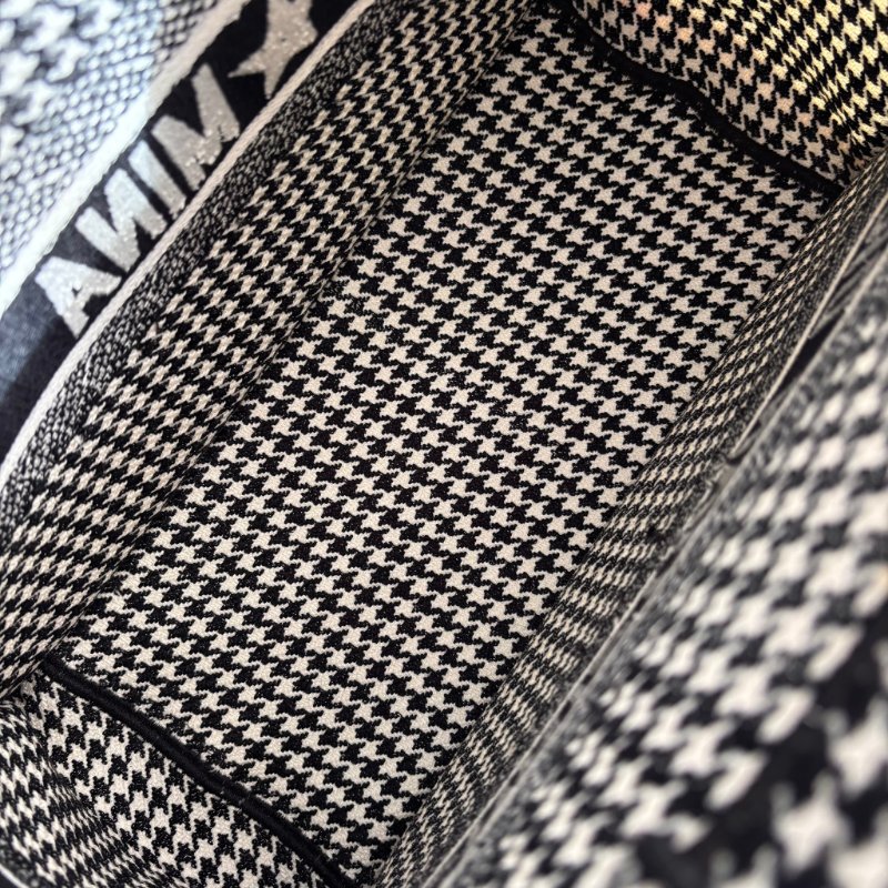 中號 ::Christian Dior:: Dior Book Tote 黑/白色千鳥格刺繡托特包 手提肩背包-11