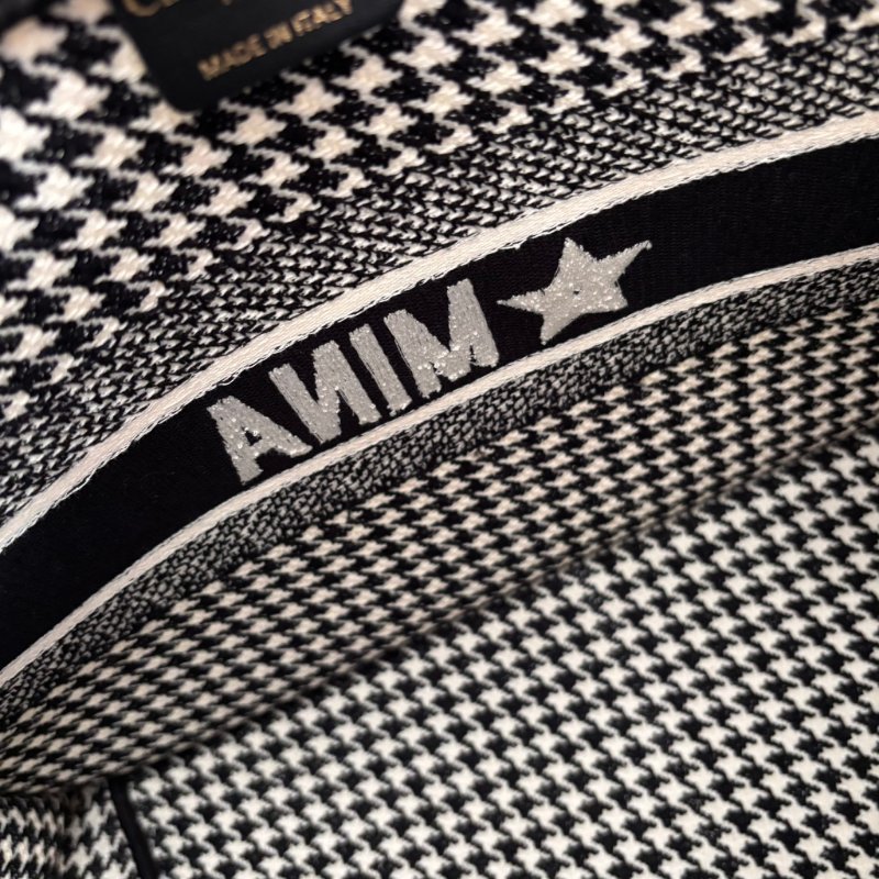 中號 ::Christian Dior:: Dior Book Tote 黑/白色千鳥格刺繡托特包 手提肩背包-12