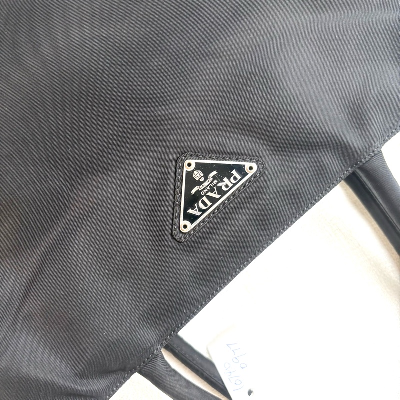 Prada 經典尼龍手提/單肩包-4