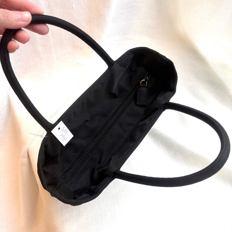 Prada 經典尼龍手提/單肩包-12