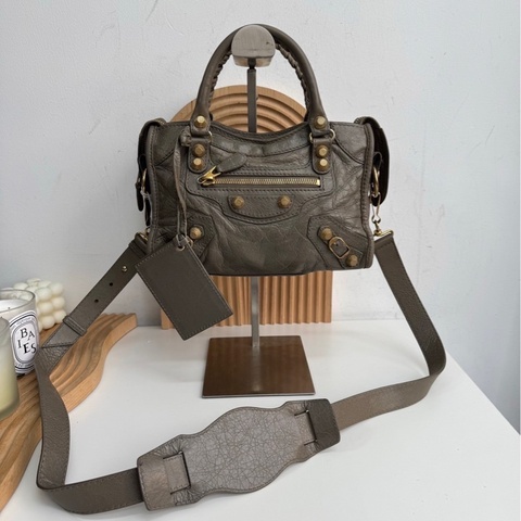 巴黎世家大象灰機車包