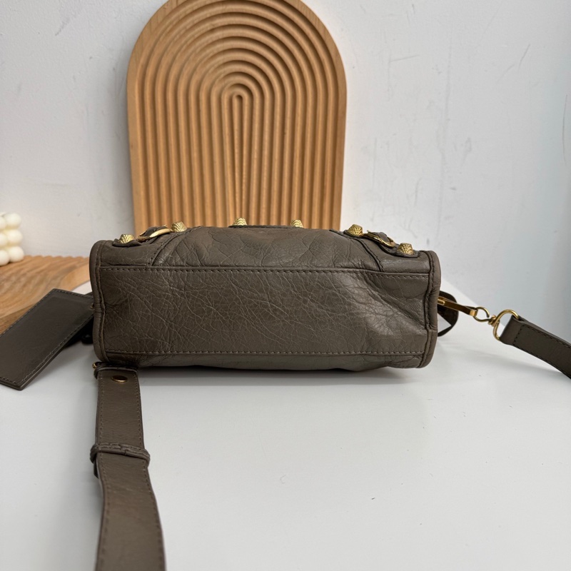 巴黎世家大象灰機車包-3