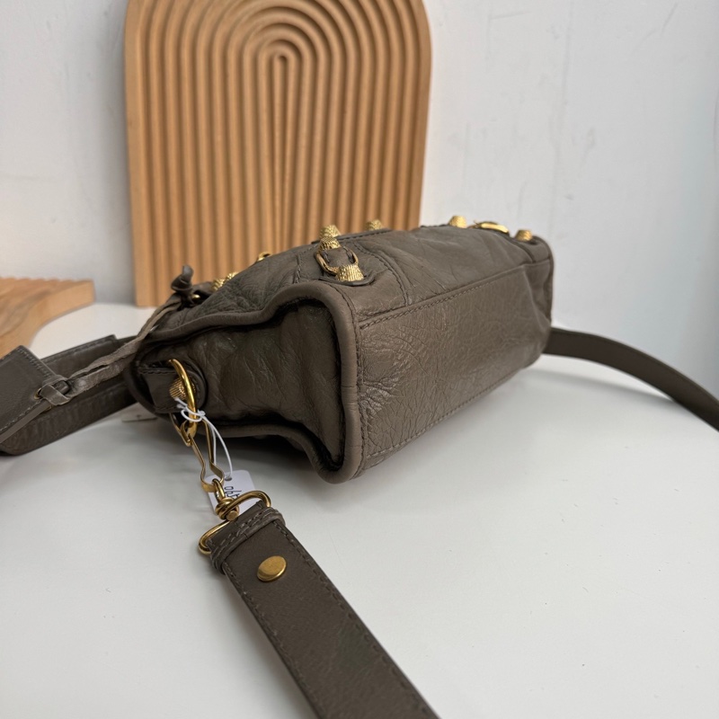 巴黎世家大象灰機車包-4