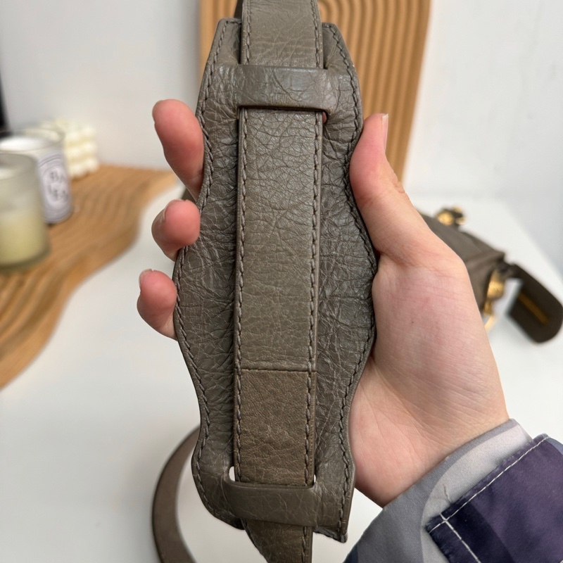 巴黎世家大象灰機車包-6