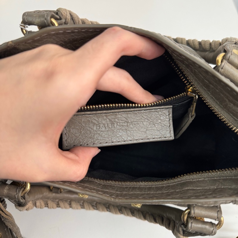 巴黎世家大象灰機車包-7