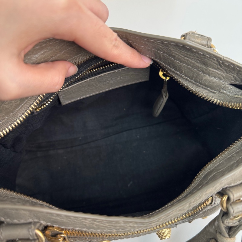 巴黎世家大象灰機車包-8