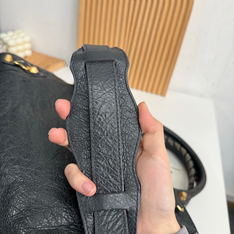 巴黎世家深灰色機車包-5