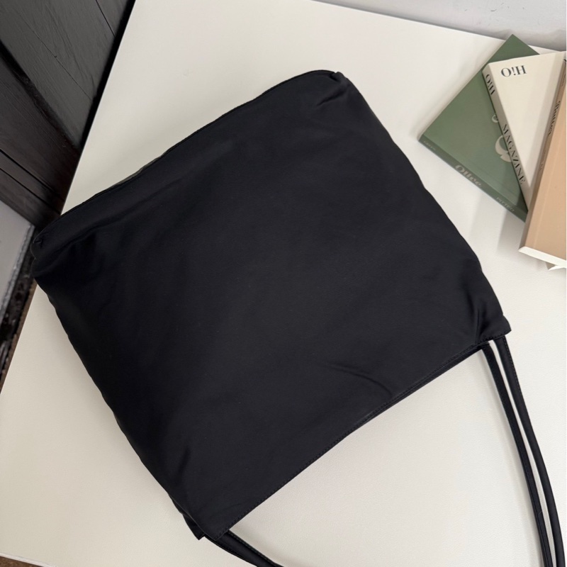 Prada黑色尼龍托特-1