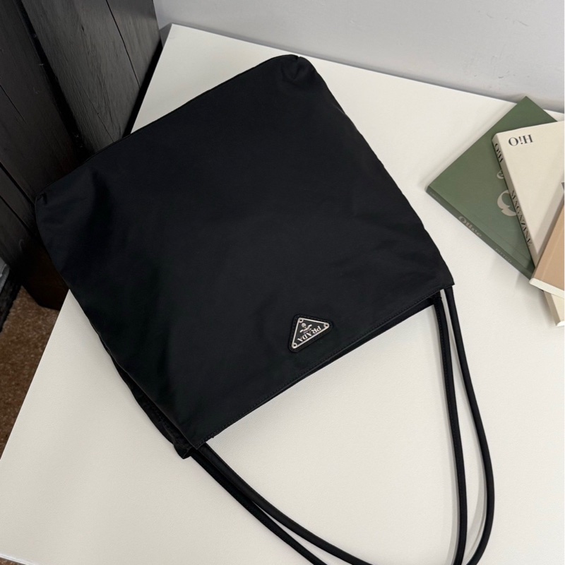 Prada黑色尼龍托特-4