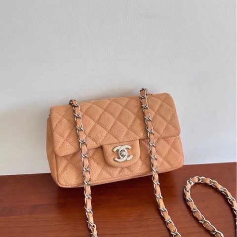 Chanel奶杏色CF20
