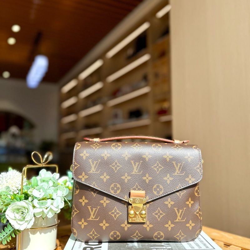 95新[愛心]LV老花郵差包  保值耐造容量大 可單肩斜挎手提 19年編碼-1