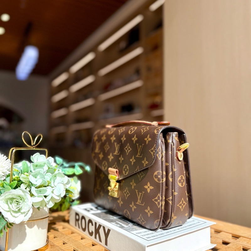 95新[愛心]LV老花郵差包  保值耐造容量大 可單肩斜挎手提 19年編碼-3