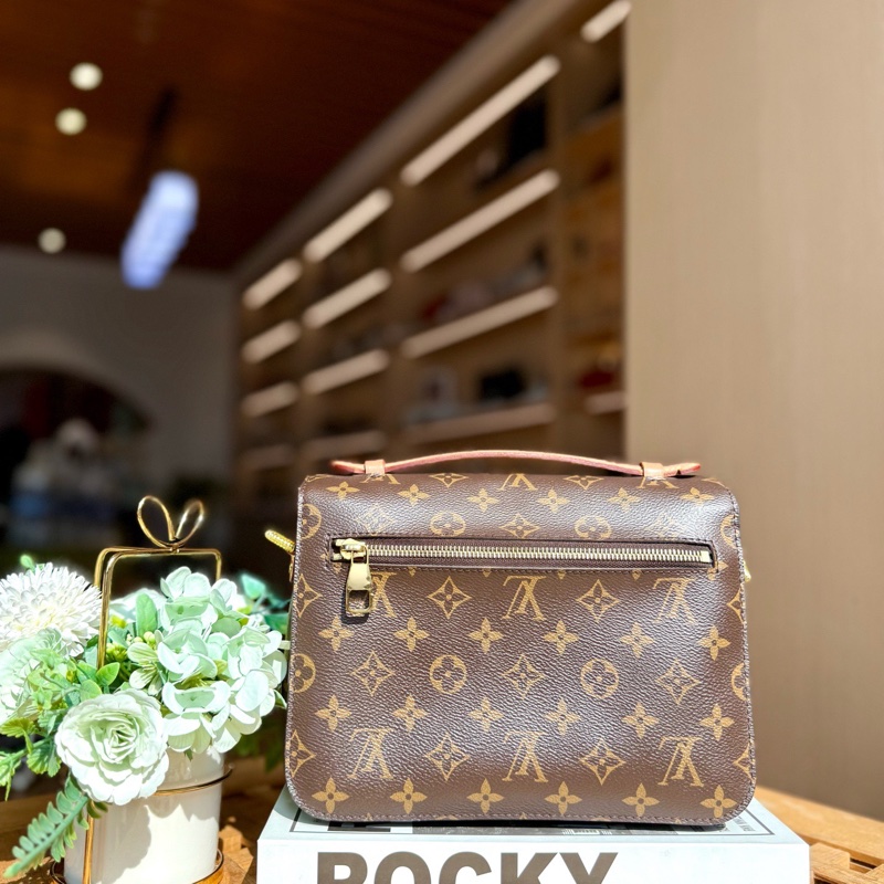 95新[愛心]LV老花郵差包  保值耐造容量大 可單肩斜挎手提 19年編碼-4