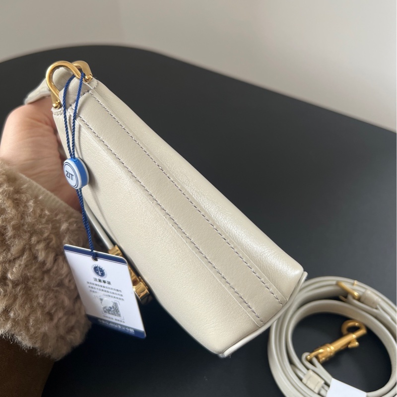 Celine Louise迷你水桶包-1