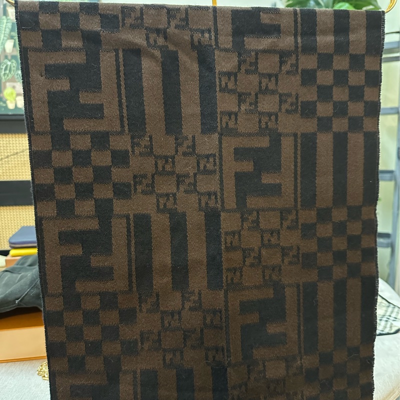 FENDI 羊毛棕黑圍巾-1