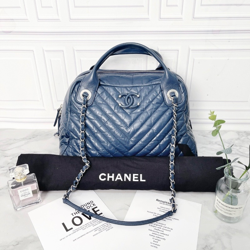 Chanel 海軍藍油蠟皮V紋保齡球肩背包35×14×22 98新配件塵袋-1
