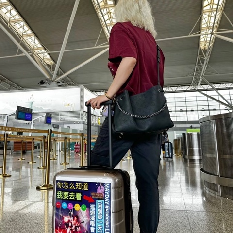 lv 黑色bella tote月光女神鏤空透光手提斜背包32x23x13  98新配件盒子塵袋