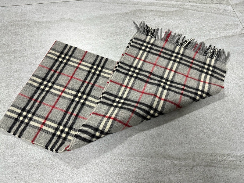 BURBERRY灰色格紋羔羊毛圍巾✨-15