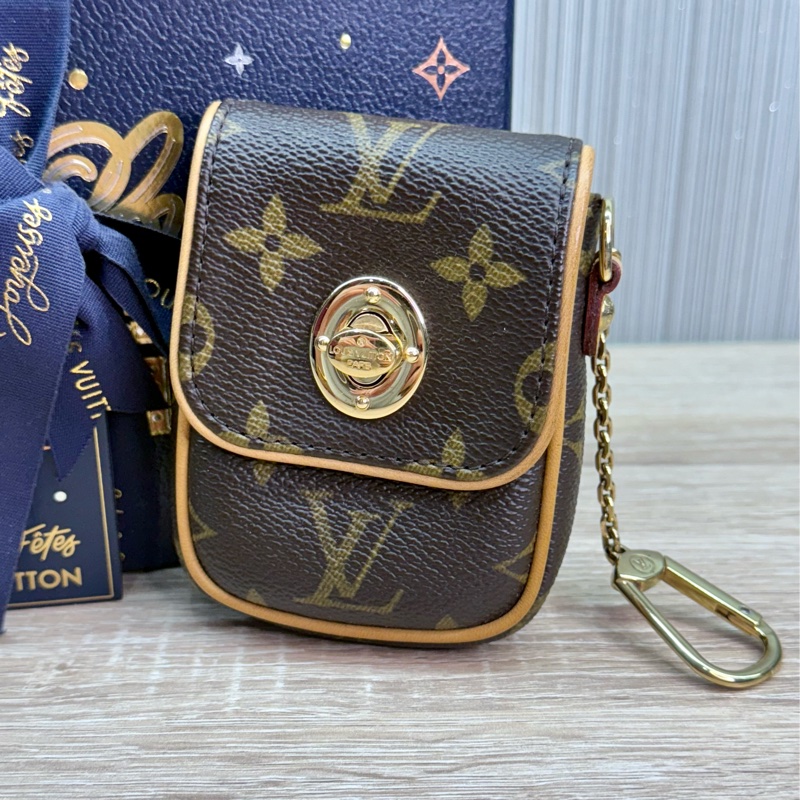 LV M60020 字紋金釦肚臍鑰匙零錢包-2