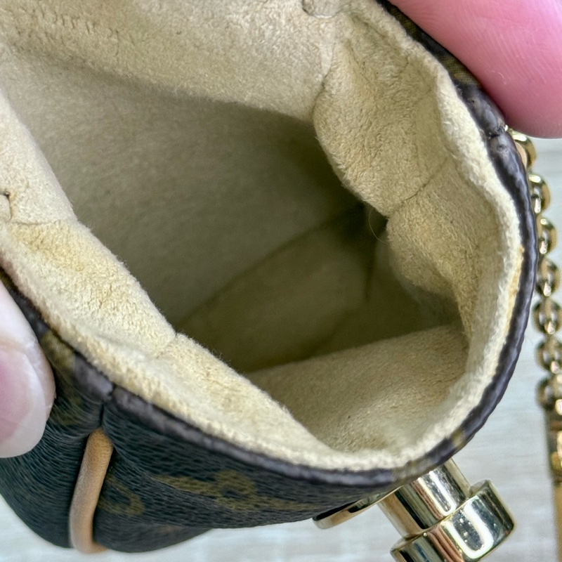 LV M60020 字紋金釦肚臍鑰匙零錢包-24