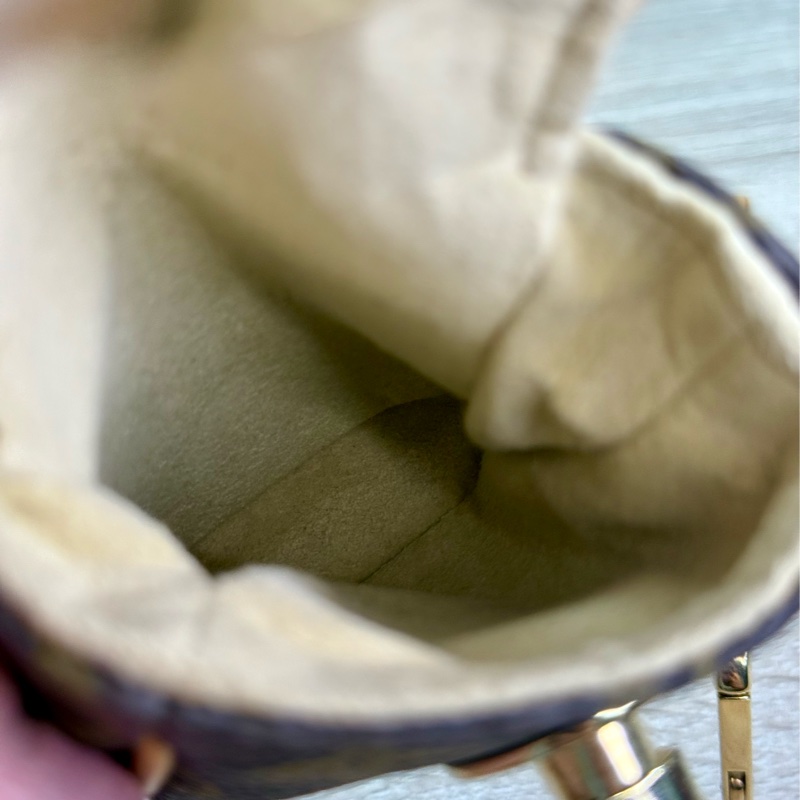 LV M60020 字紋金釦肚臍鑰匙零錢包-25