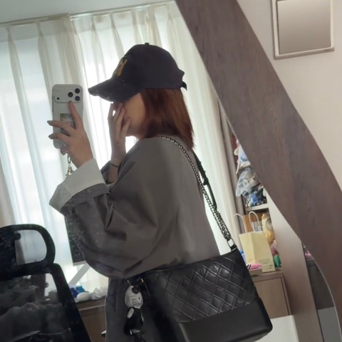 CHANEL黑金中號流浪肩背斜背包28*23*10 98新配件塵袋