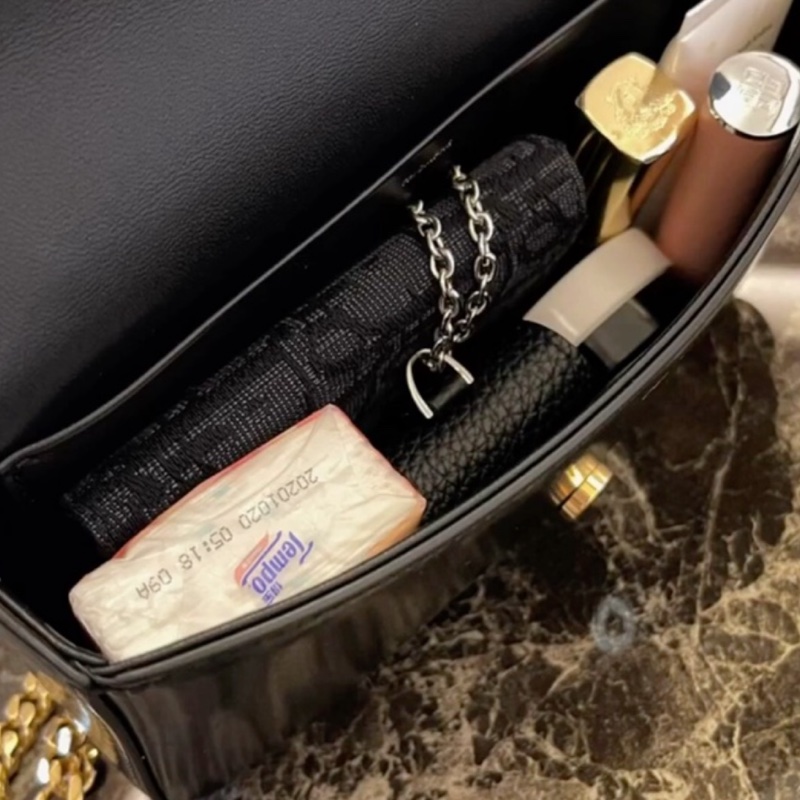 #過上新款在售12萬 #閒置🈶購證 Celine黑金凱旋門鏈條腋下包-4